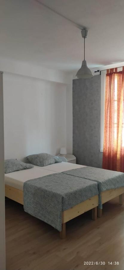 Beau F3, Renove, Calme, En Plein Centre De Nîmes